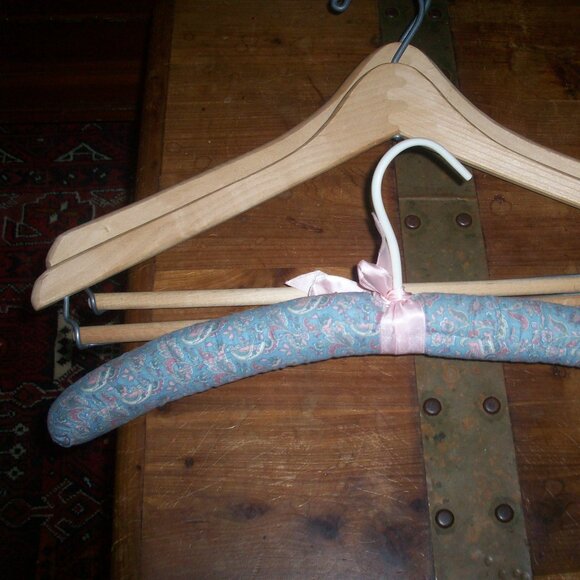 Vintage Lot of Three Wooden Hangers Pants Trousers Slacks Suit Coat Locking Bar - Picture 3 of 5